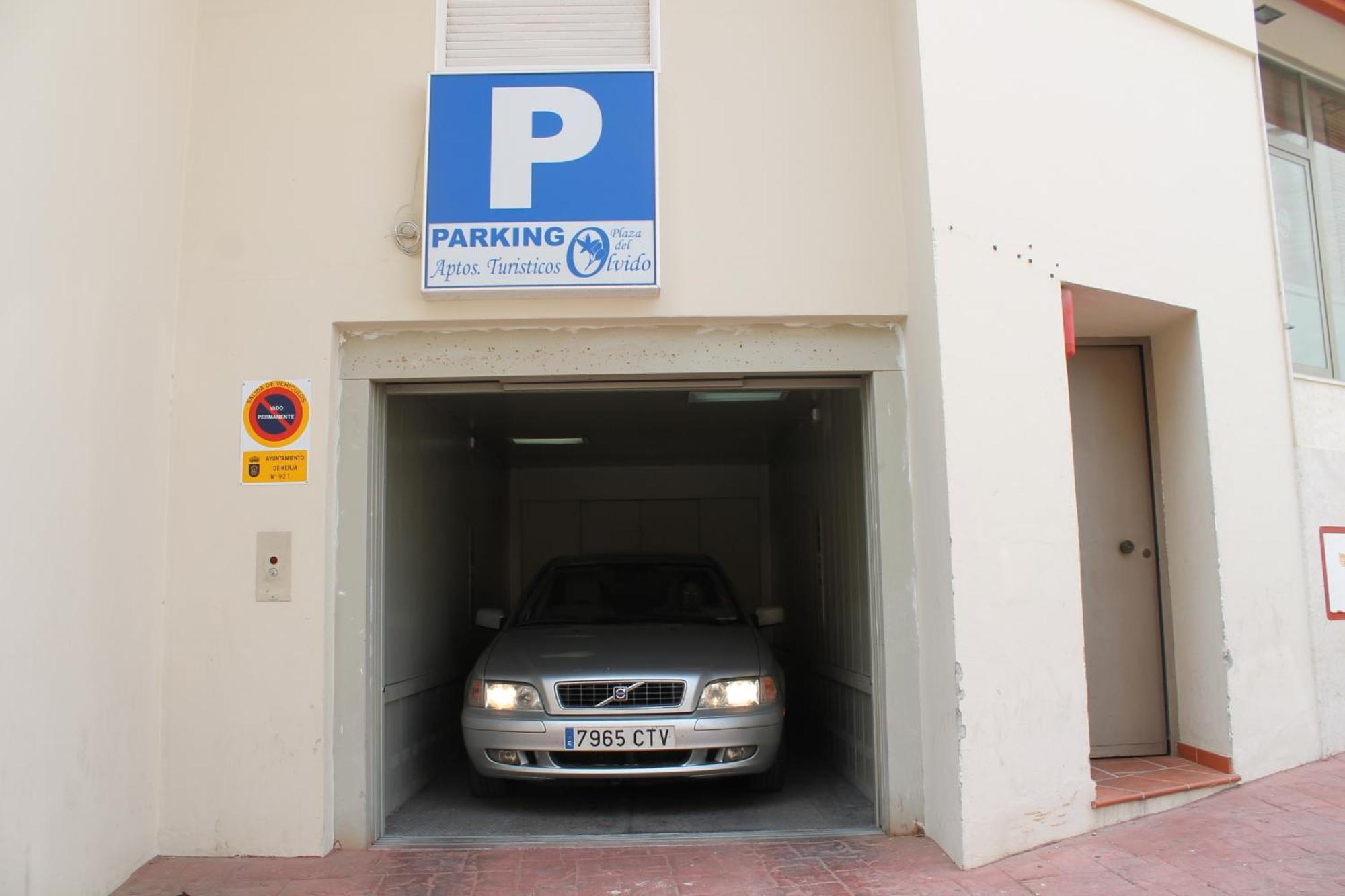 Apartamentos Turisticos Plaza Del Olvido Nerja Buitenkant foto