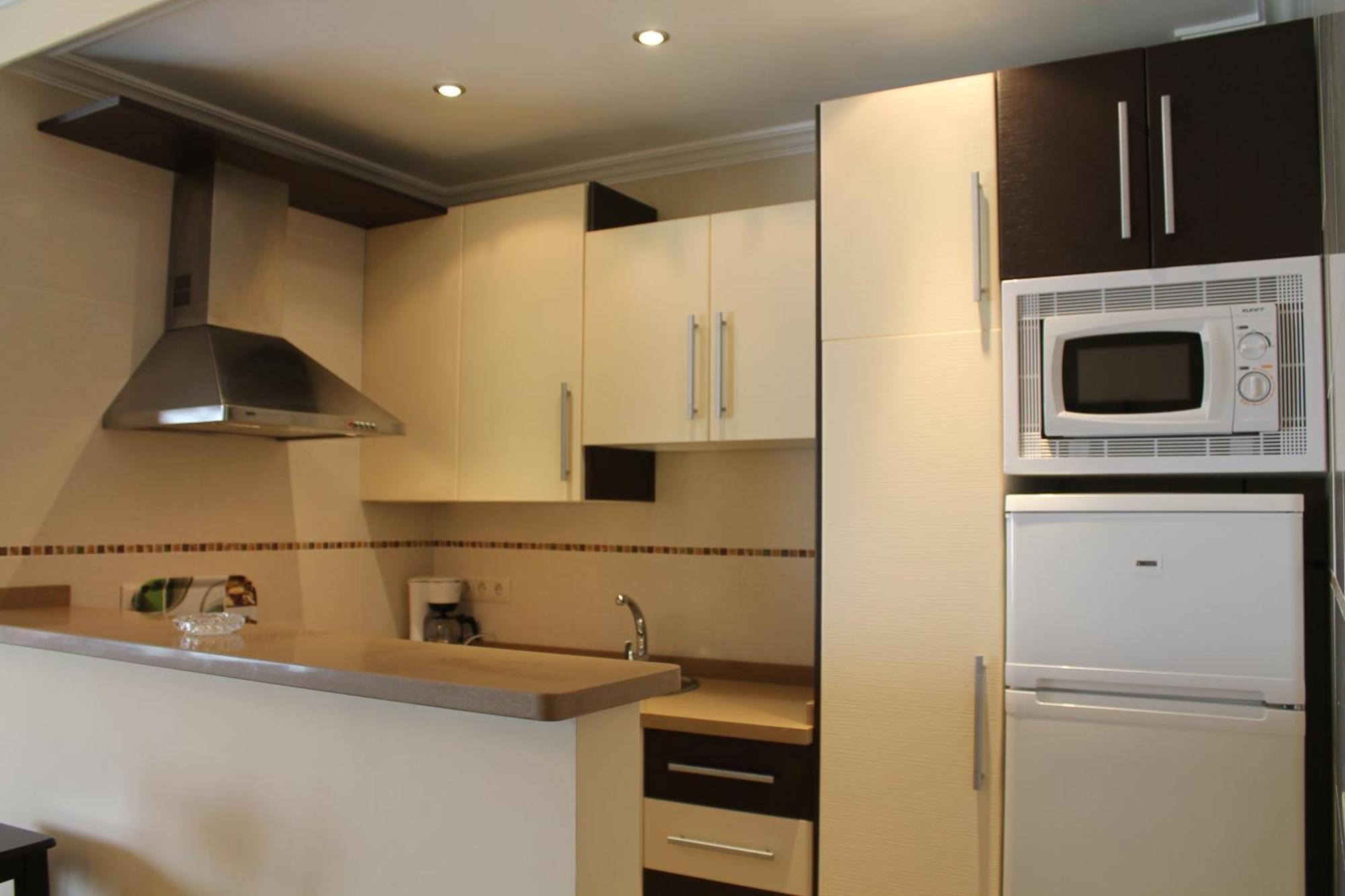 Apartamentos Turisticos Plaza Del Olvido Nerja Buitenkant foto