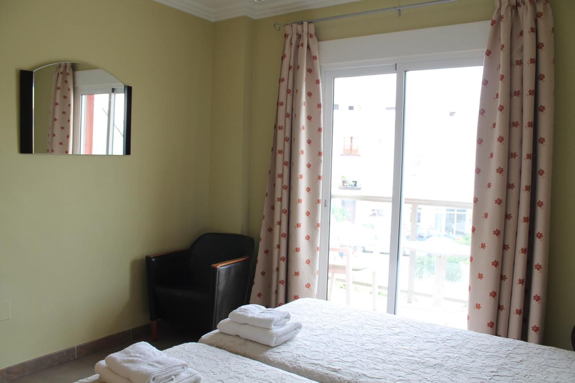 Apartamentos Turisticos Plaza Del Olvido Nerja Buitenkant foto