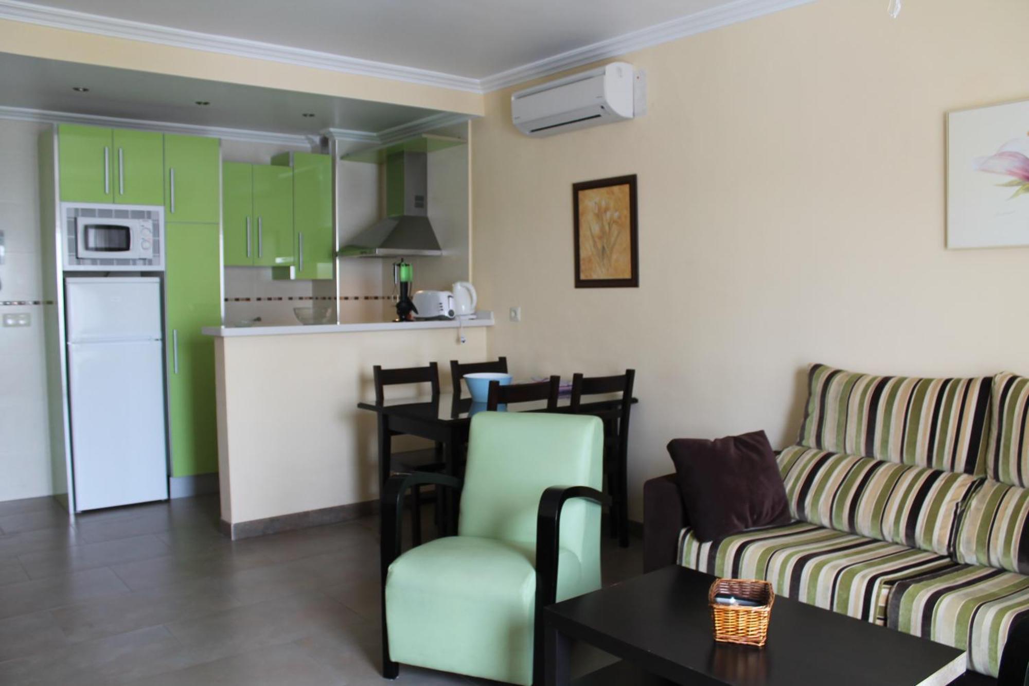 Apartamentos Turisticos Plaza Del Olvido Nerja Buitenkant foto