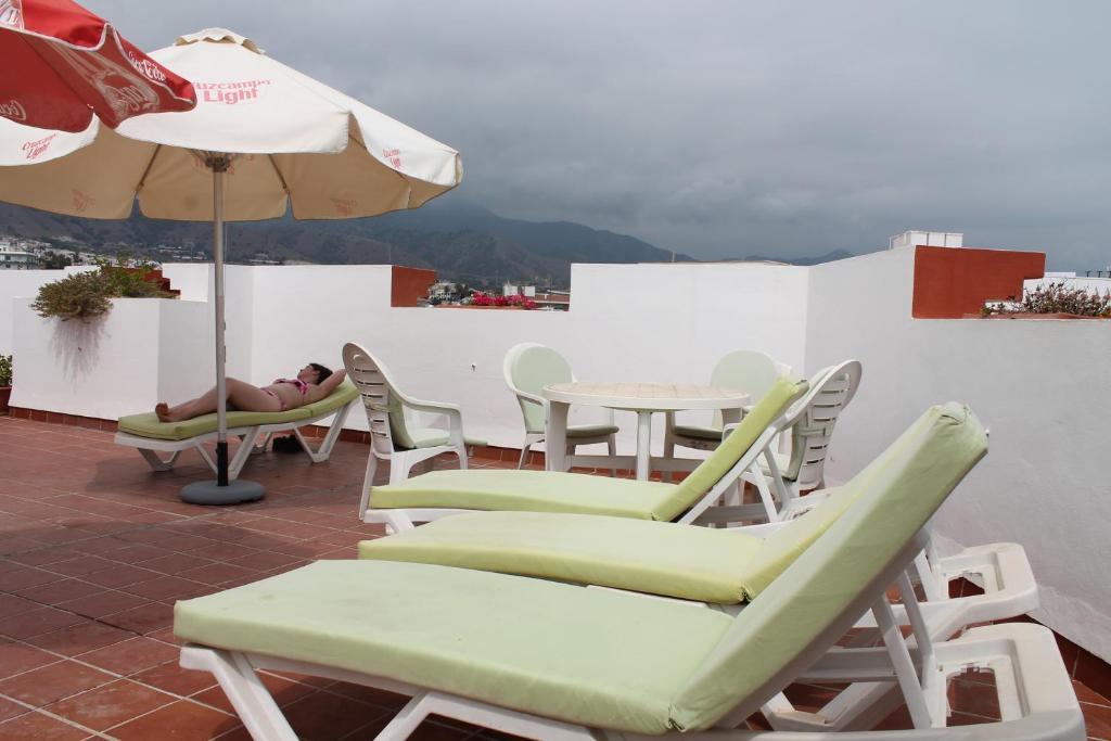 Apartamentos Turisticos Plaza Del Olvido Nerja Buitenkant foto