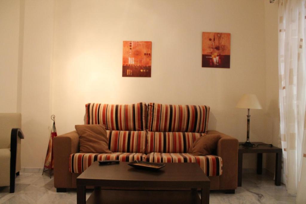 Apartamentos Turisticos Plaza Del Olvido Nerja Buitenkant foto